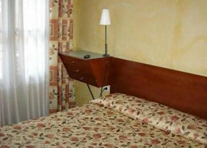 オテル ドゥ ヌーヴ バイ ハッピーカルチャー ホテル 3*