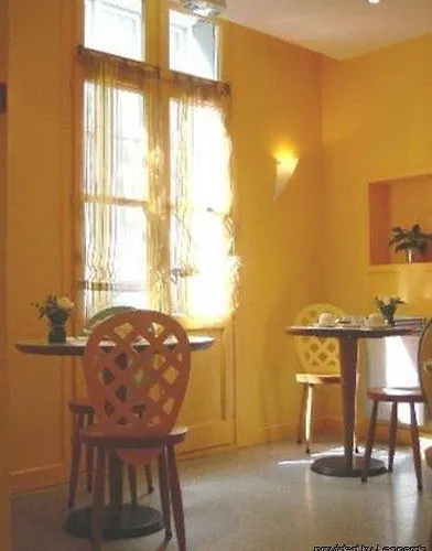 オテル ドゥ ヌーヴ バイ ハッピーカルチャー ホテル パリ